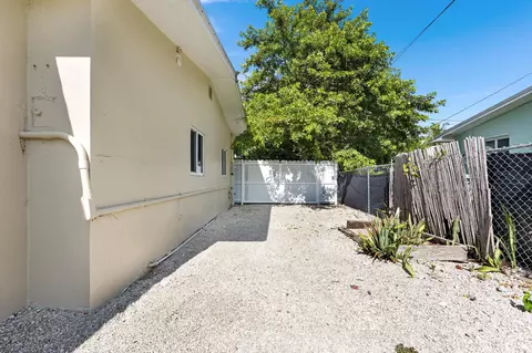 Exterior - 980 Oleander Rd, Key Largo, FL 33037 photo 10 of 10