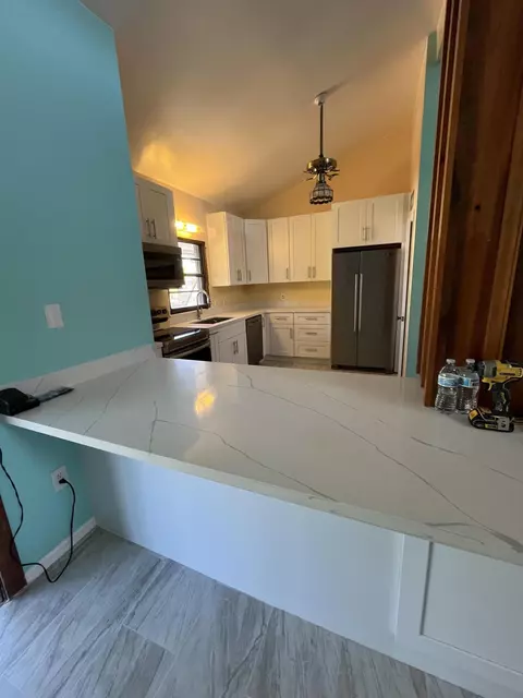 Kitchen - 100 3rd Ln, Key Largo, FL 33037 photo 2 of 2