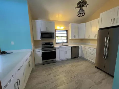 Kitchen - 100 3rd Ln, Key Largo, FL 33037 photo 1 of 2