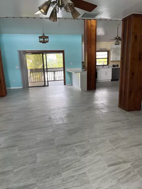 Living - 100 3rd Ln, Key Largo, FL 33037 photo 1 of 2