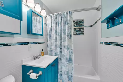 Bath - 354 96th Street Ocean St, Marathon, FL 33050 photo 1 of 1