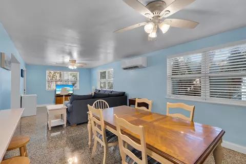 Dining - 354 96th Street Ocean St, Marathon, FL 33050 photo 2 of 3
