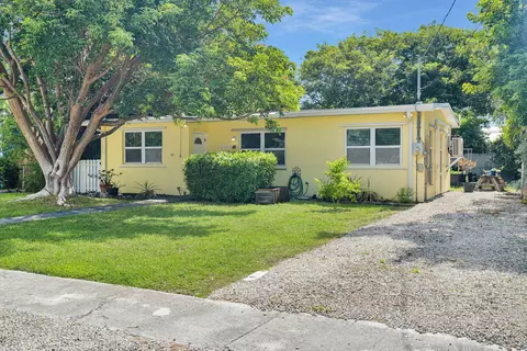 Exterior - 354 96th Street Ocean St, Marathon, FL 33050 photo 3 of 10
