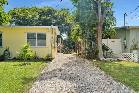 Exterior - 354 96th Street Ocean St, Marathon, FL 33050 photo 9 of 10
