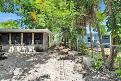 Exterior - 354 96th Street Ocean St, Marathon, FL 33050 photo 7 of 10