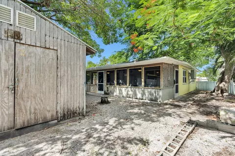 Exterior - 354 96th Street Ocean St, Marathon, FL 33050 photo 6 of 10