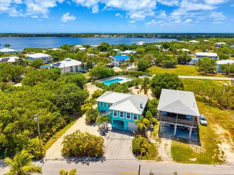 View/Area - 1632 Bogie Dr, Big Pine Key, FL 33043 photo 2 of 9