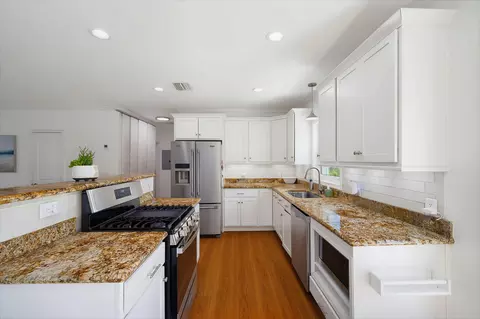 Kitchen - 1632 Bogie Dr, Big Pine Key, FL 33043 photo 1 of 2