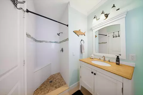 Bath - 1632 Bogie Dr, Big Pine Key, FL 33043 photo 3 of 4