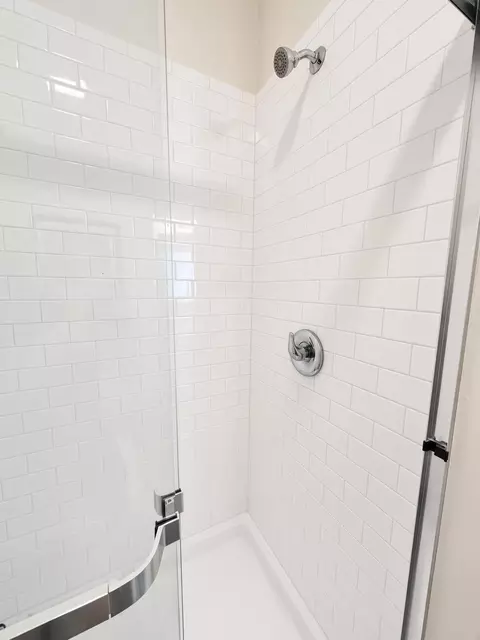 Bath - 17 E Circle Dr #A, Key West, FL 33040 photo 3 of 4