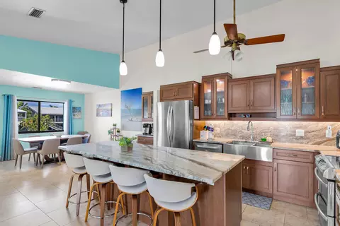 Kitchen - 321 331 9th St #KEY colony, Key Colony Beach, FL 33051 photo 3 of 10