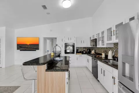 Kitchen - 321 331 9th St #KEY colony, Key Colony Beach, FL 33051 photo 7 of 10