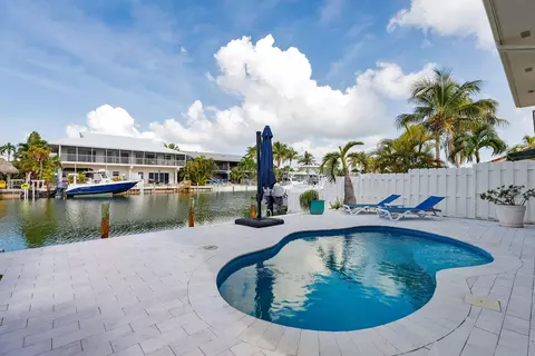 Exterior - 321 331 9th St #KEY colony, Key Colony Beach, FL 33051 photo 9 of 18
