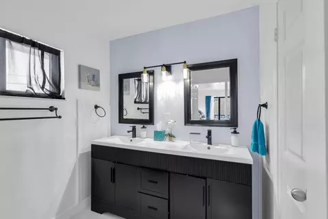 Bath - 321 331 9th St #KEY colony, Key Colony Beach, FL 33051 photo 5 of 8