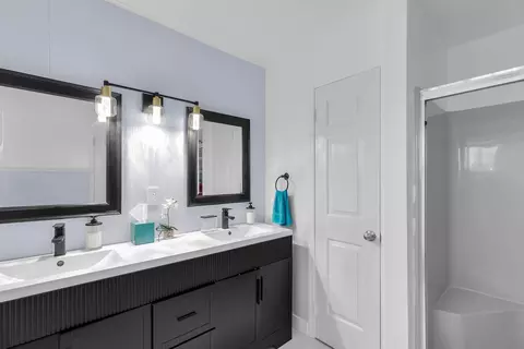 Bath - 321 331 9th St #KEY colony, Key Colony Beach, FL 33051 photo 6 of 8