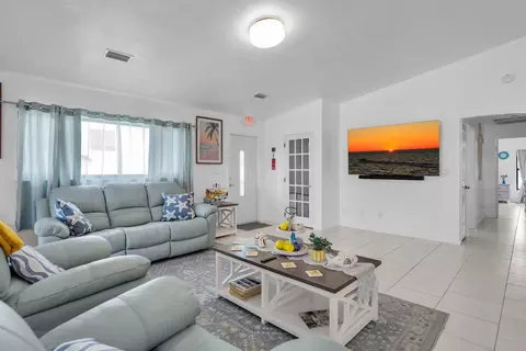 Living - 321 331 9th St #KEY colony, Key Colony Beach, FL 33051 photo 7 of 11