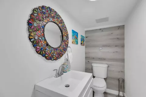 Bath - 321 331 9th St #KEY colony, Key Colony Beach, FL 33051 photo 4 of 8