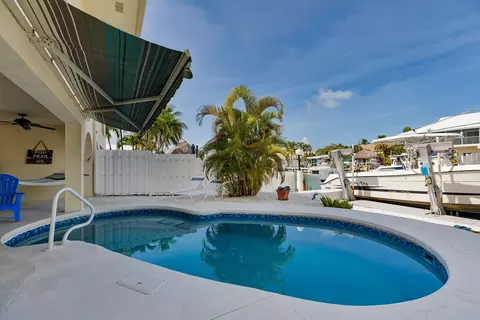 Exterior - 321 331 9th St #KEY colony, Key Colony Beach, FL 33051 photo 15 of 18