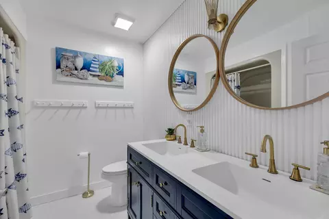 Bath - 321 331 9th St #KEY colony, Key Colony Beach, FL 33051 photo 7 of 8