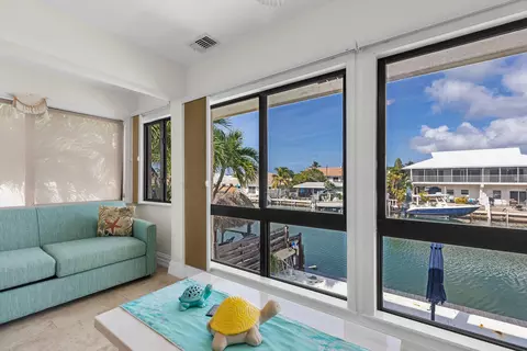 Living - 321 331 9th St #KEY colony, Key Colony Beach, FL 33051 photo 4 of 11