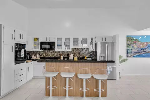 Kitchen - 321 331 9th St #KEY colony, Key Colony Beach, FL 33051 photo 8 of 10