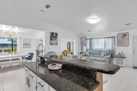 Kitchen - 321 331 9th St #KEY colony, Key Colony Beach, FL 33051 photo 10 of 10