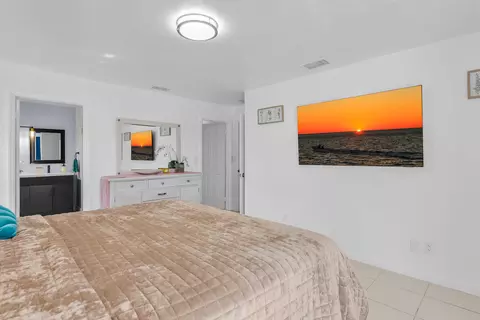 Bedroom - 321 331 9th St #KEY colony, Key Colony Beach, FL 33051 photo 11 of 15