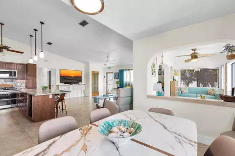 Dining - 321 331 9th St #KEY colony, Key Colony Beach, FL 33051 photo 1 of 5