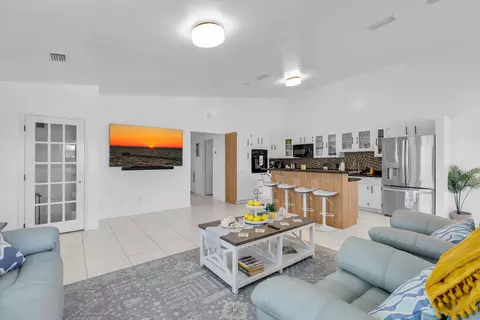 Living - 321 331 9th St #KEY colony, Key Colony Beach, FL 33051 photo 8 of 11