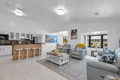 Living - 321 331 9th St #KEY colony, Key Colony Beach, FL 33051 photo 5 of 11