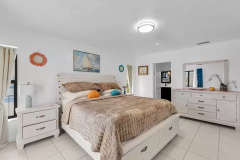 Bedroom - 321 331 9th St #KEY colony, Key Colony Beach, FL 33051 photo 10 of 15