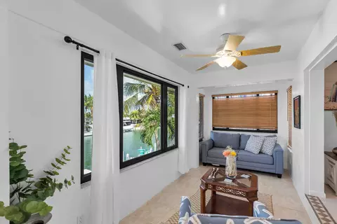 Living - 321 331 9th St #KEY colony, Key Colony Beach, FL 33051 photo 10 of 11