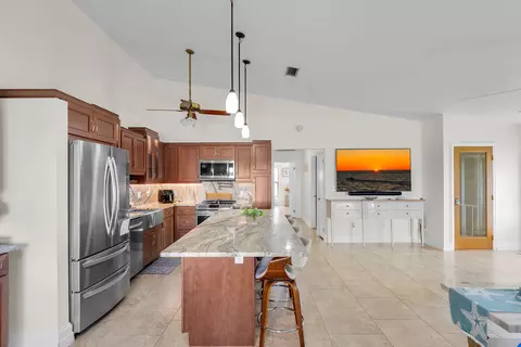 Kitchen - 321 331 9th St #KEY colony, Key Colony Beach, FL 33051 photo 5 of 10