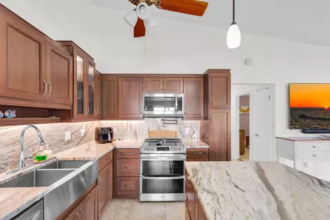 Kitchen - 321 331 9th St #KEY colony, Key Colony Beach, FL 33051 photo 4 of 10