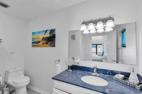 Bath - 321 331 9th St #KEY colony, Key Colony Beach, FL 33051 photo 1 of 8