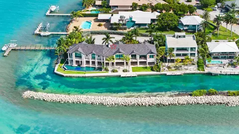 201 W Seaview Dr, Duck Key, FL 33050
