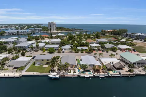 View/Area - 261 3rd St, Key Colony, FL 33051 photo 2 of 11