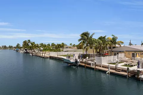 View/Area - 261 3rd St, Key Colony, FL 33051 photo 7 of 11