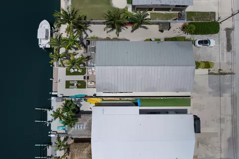 View/Area - 261 3rd St, Key Colony, FL 33051 photo 4 of 11