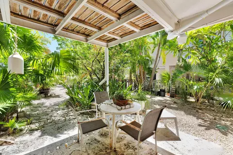 Exterior - 895 Ellen Dr, Key Largo, FL 33037 photo 2 of 11