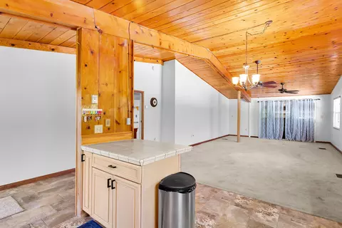 Living - 895 Ellen Dr, Key Largo, FL 33037 photo 2 of 6