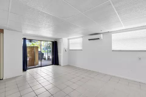 Living - 895 Ellen Dr, Key Largo, FL 33037 photo 5 of 6