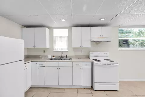Kitchen - 895 Ellen Dr, Key Largo, FL 33037 photo 5 of 5