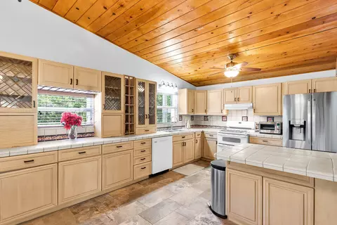 Kitchen - 895 Ellen Dr, Key Largo, FL 33037 photo 1 of 5
