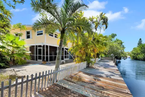 Exterior - 895 Ellen Dr, Key Largo, FL 33037 photo 6 of 11