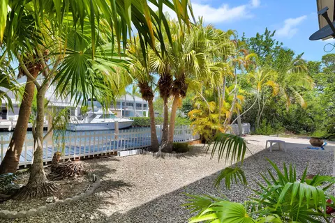 Exterior - 895 Ellen Dr, Key Largo, FL 33037 photo 5 of 11