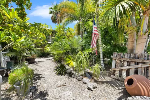 Exterior - 895 Ellen Dr, Key Largo, FL 33037 photo 9 of 11