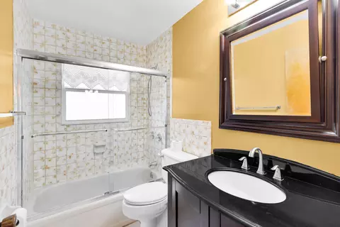 Bath - 895 Ellen Dr, Key Largo, FL 33037 photo 2 of 2