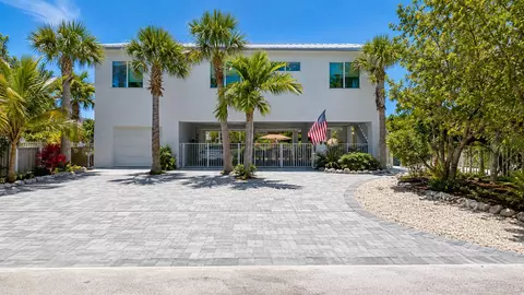 27344 Saint Lucie Ln, Ramrod Key, FL 33042