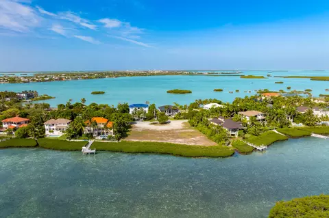 Undisclosed, Shark Key, FL 33040